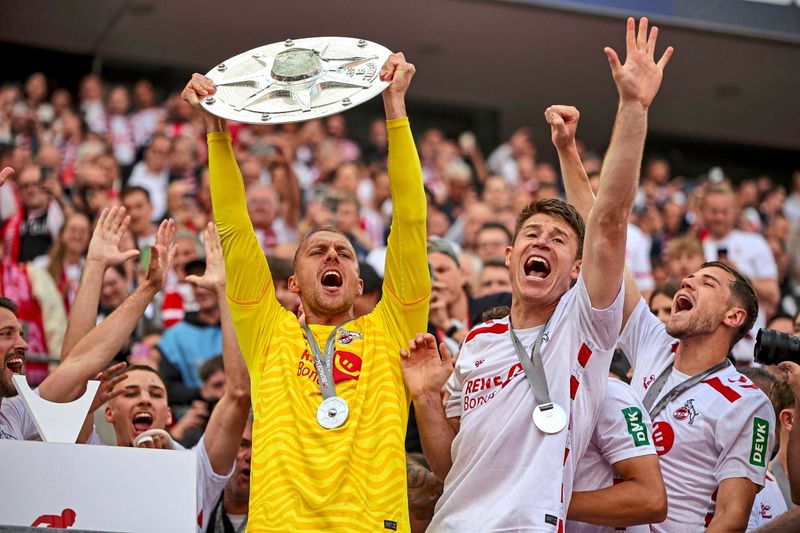 Köln steigt in Bundesliga auf, Elversberg in der Relegation