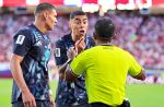 FIFA entzieht Radio-Kommentator aus Paraguay wegen Wutrede die WM-Akkreditierung "Den Fußball getötet!" Jorge Vera beleidigte den Referee, die FIFA und Infantino, nachdem sein Landsmann Almirón beim 1:0 gegen die Türkei Rot gesehen hatte, weil er sich den Mund zuhielt