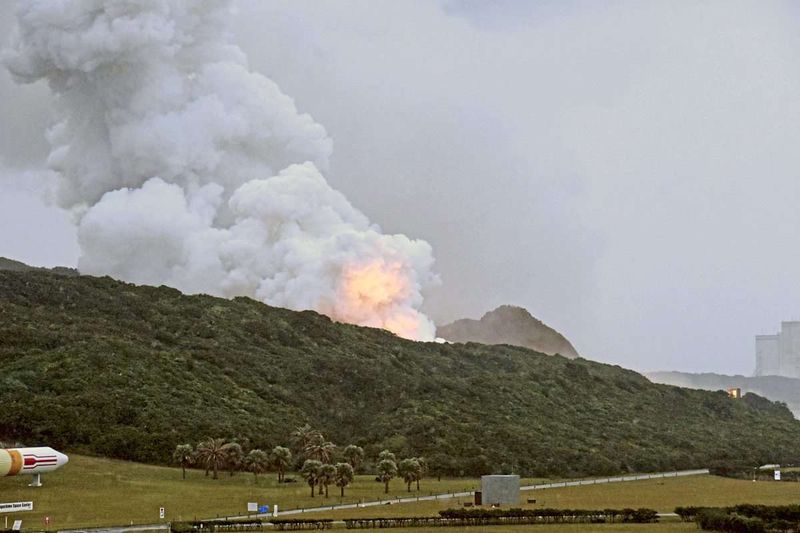 Riesiges Feuer auf Raketenteststation in Japan