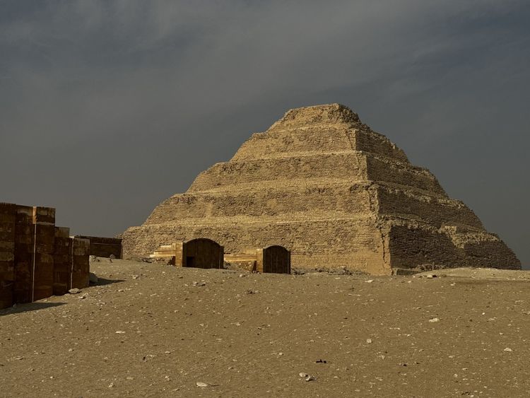 Pyramide mit fünf Stufen.