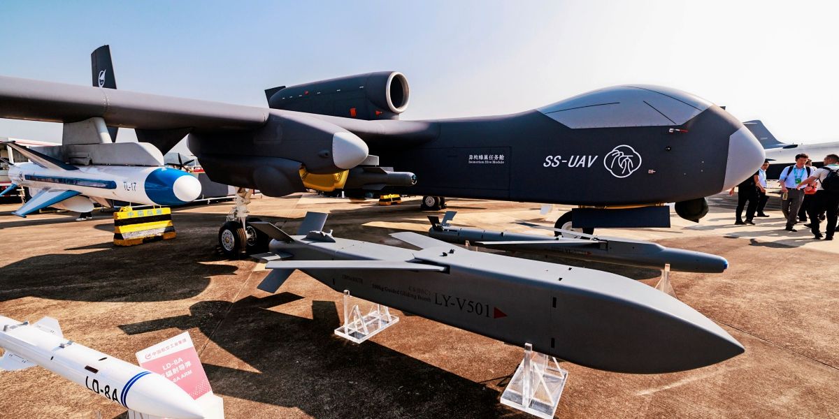 "Mutterschiff" für Kampfdrohnen: China startet Testflüge mit Jiu Tian SS-UAV