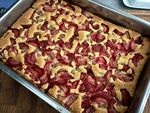 Erdbeer-Rhabarber-Hollerblüten Kuchen