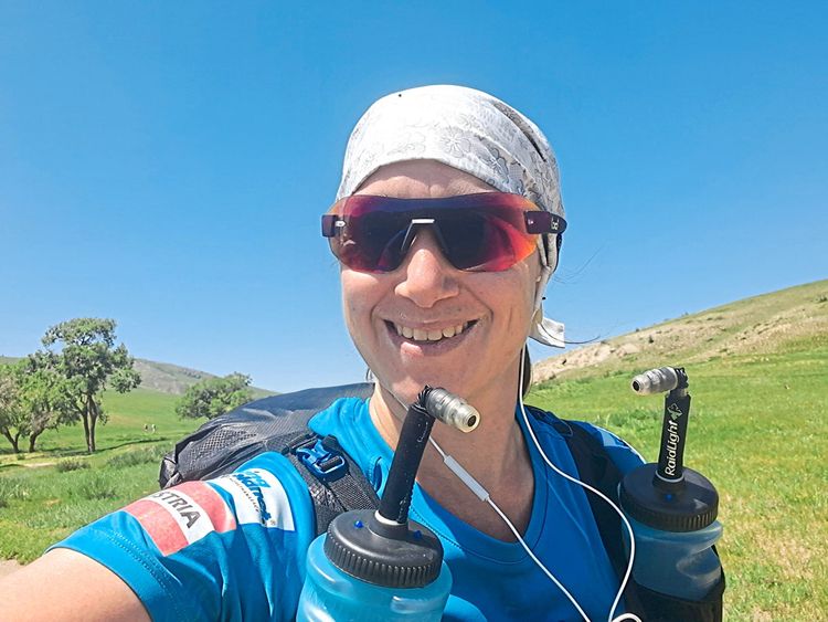 Christine Eder lief 2023 durch die Wüste Gobi in der Mongolei.