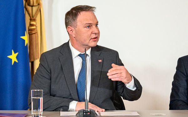 Man-werde-sicher-ein-paar-Euro-sparen-Babler-verteidigt-Steuersenkung-auf-Lebensmittel