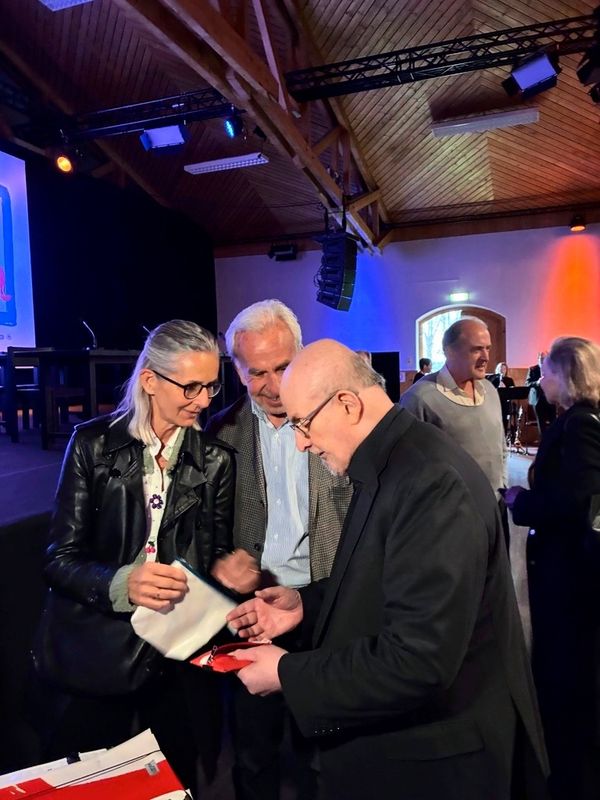 Auftakt-von-Literatur-im-Nebel-im-Waldviertel-mit-Salman-Rushdie