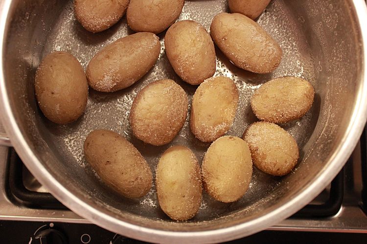 Rezept: Papas arrugadas con mojo – Kartoffeln mit roter und grüner ...