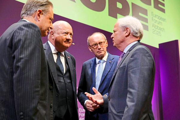 Rekordbilanz-f-r-Forum-Alpbach-Karas-setzt-auf-Konfrontation-und-Dialog