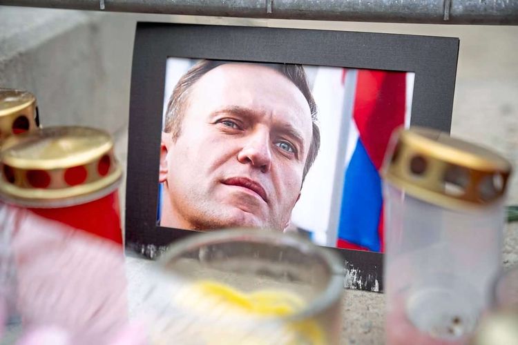 Alexej Nawalny wurde vielerorts gedacht, hier vor der russischen Botschaft in Wien.