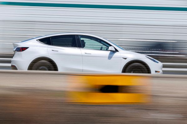 Tesla-r-t-schl-frigen-Fahrern-Full-Self-Driving-einzuschalten