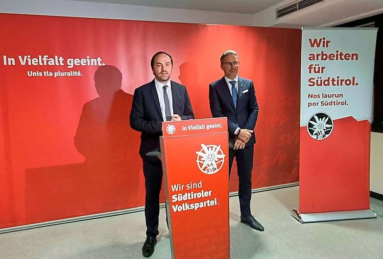 SVP-Parteiobmann Philipp Achammer und Landeshauptmann Arno Kompatscher