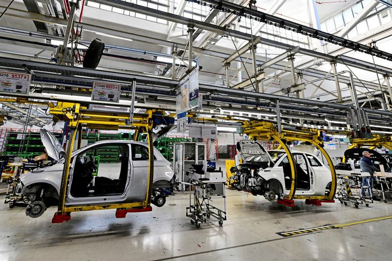 Chefs von VW und Stellantis fordern "Made in Europe"-Bonus für E-Autos