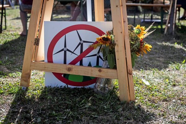 Im-Kampf-gegen-Windm-hlen-schie-en-wir-uns-ins-eigene-Knie