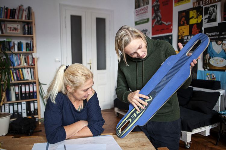 Alte Snowboards zu neuen Longboards Aus der Haft ins Leben Wien