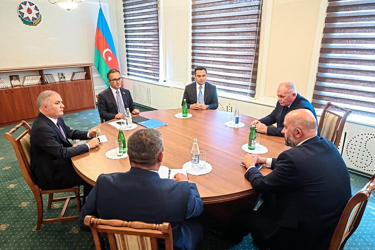 Eine Delegation ethnischer Armenier verhandelte am Donnerstag in Aserbaidschan über Lösungen des Bergkarabach-Konflikts.