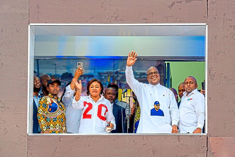Kongos Präsident Felix Tshisekedi winkt.
