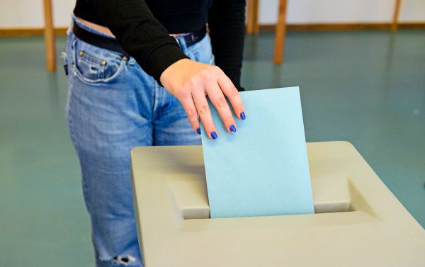 Wie-macht-man-W-hler-weniger-manipulierbar-