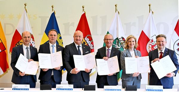 Spardruck-und-Entschlackung-Regierung-und-Landeshauptleute-versprechen-gro-e-Strukturreform