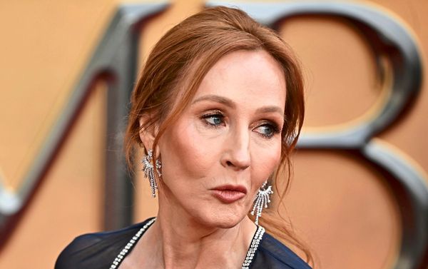 Trans-Debatte-J-K-Rowling-teilt-gegen-Emma-Watson-aus