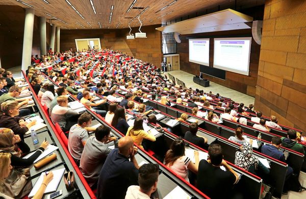 Unis-wollen-h-here-H-rden-f-r-Aufnahme-ausl-ndischer-Studienwerber