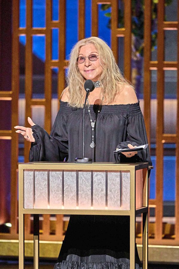 Ehrung-f-r-Kultk-nstlerin-Barbra-Streisand-erh-lt-Ehrenpalme-in-Cannes