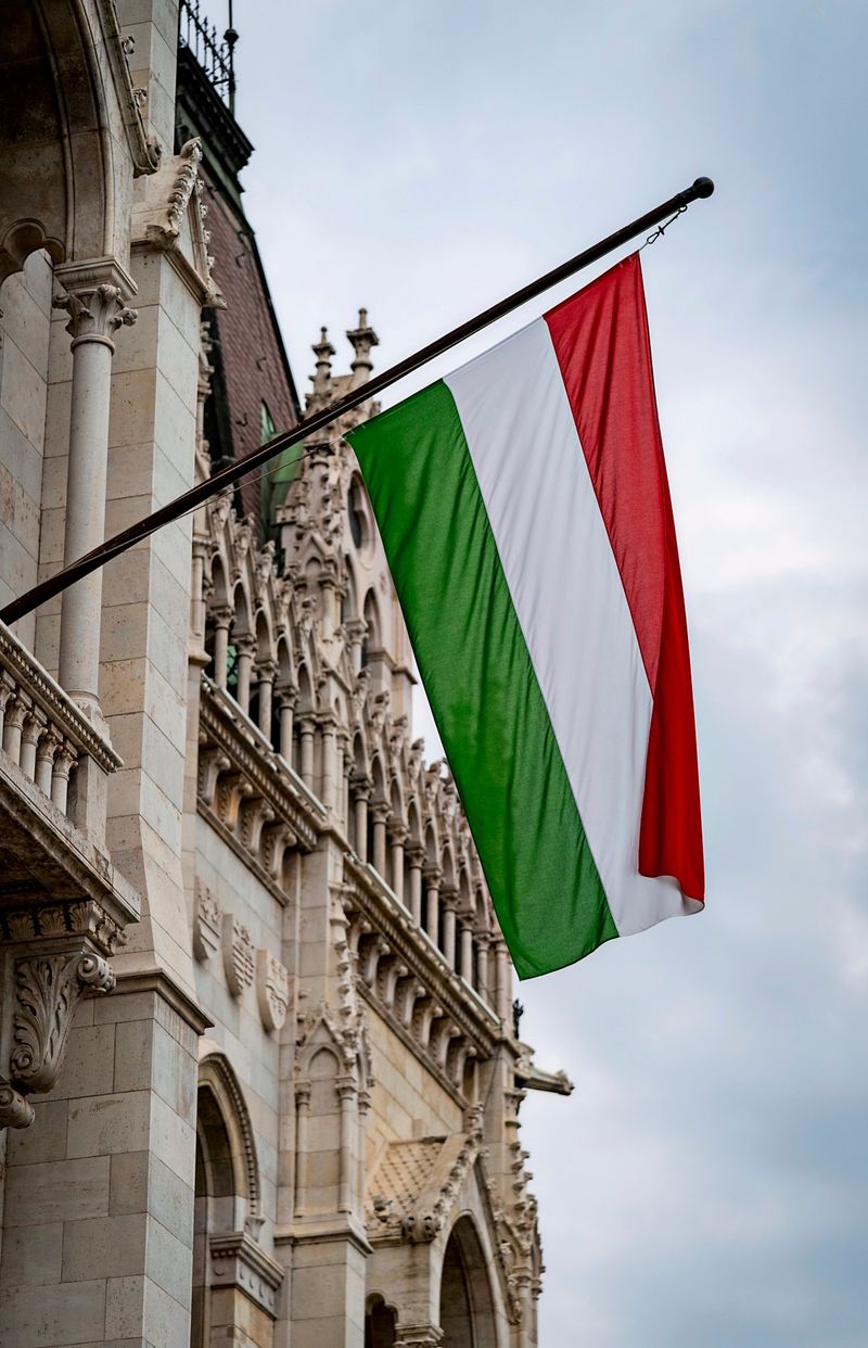 Ungarn vor den Wahlen 2026: Das digitale Schlachtfeld