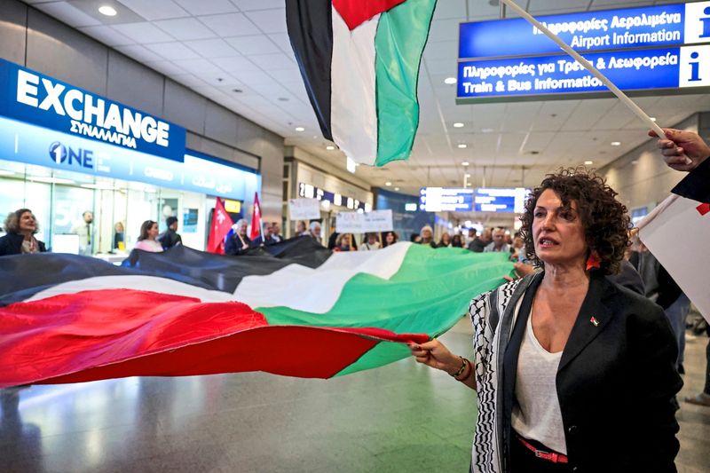 Gaza-Hilfsflotte: Österreichische Aktivisten nach Athen geflogen