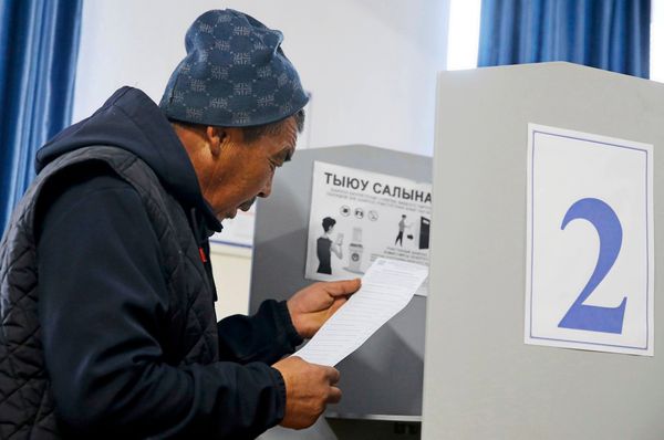 pr-sident-schaparow-festigt-macht-in-kirgistan-durch-parlamentswahl