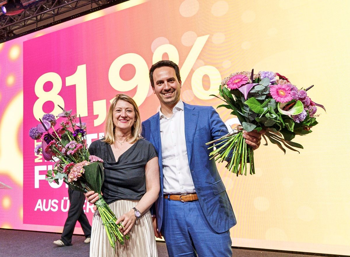 Rot-Pink II nach Zustimmung der Neos fix – 81,9 Prozent der Basis ...