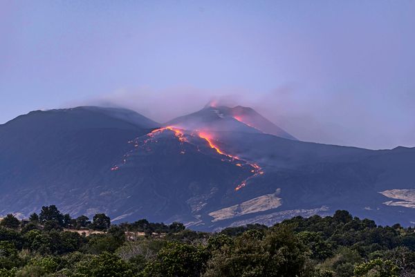 -tna-sorgt-f-r-Ascheregen-in-Taormina