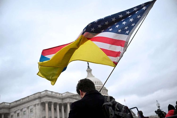 Flagge USA Ukraine vor Kapitol in Washington