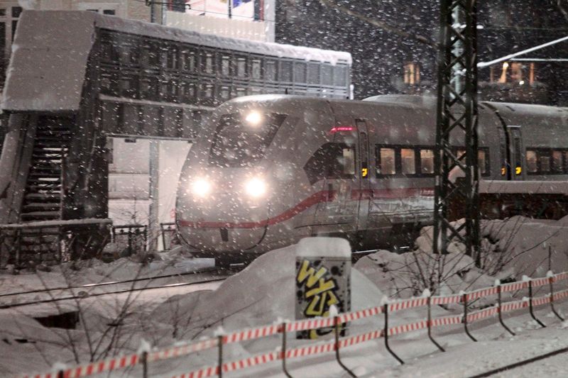 Fernverkehr in Norddeutschland wegen Wintersturm "Elli" weiter behindert