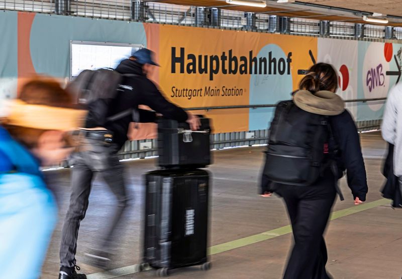 Eröffnung des Stuttgarter Großbahnhofs S21 verzögert sich um zwölf Jahre