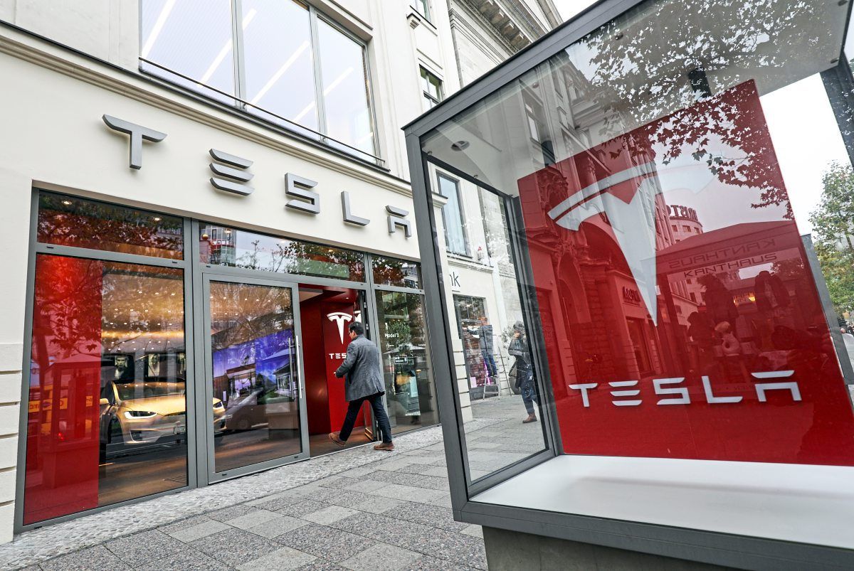 Tesla Erzielt Zweiten Quartalsgewinn In Folge - Unternehmen ...