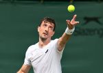 Ofner schlägt zum Wimbledon-Auftakt Medjedovic in fünf Sätzen Der Steirer, der als leichter Außenseiter in die Partie ging, holte zweimal einen Satzrückstand auf und steht in der zweiten Runde