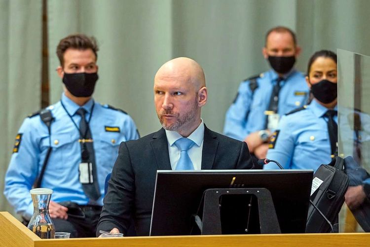 Gerichtsprozess: Anders Behring Breivik sitzt an Pult