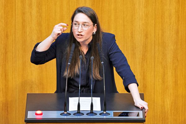 Konflikt-ums-Klima-Warum-Julia-Herr-Minister-Totschnig-immer-wieder-frontal-attackiert