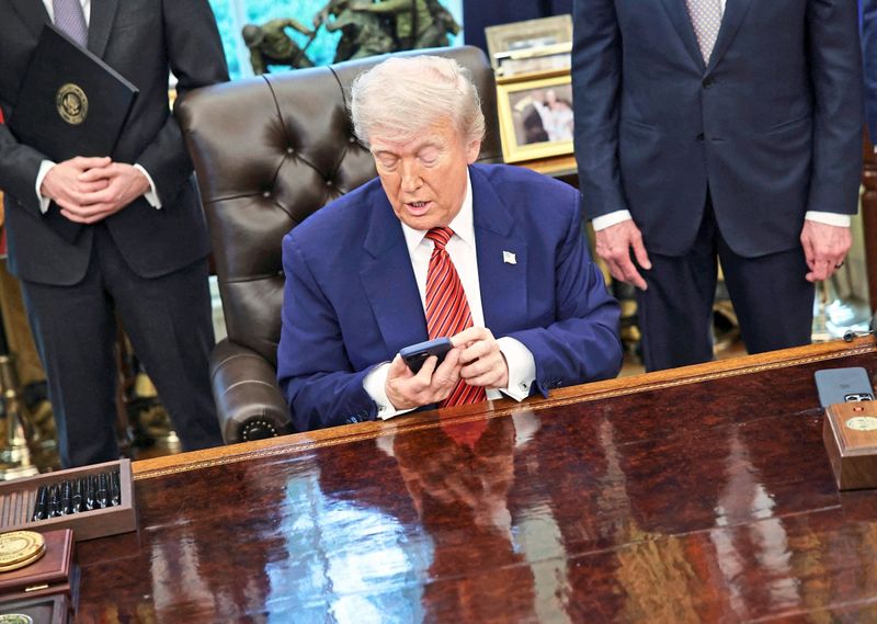 Trump Mobile bewirbt das Trump-Phone jetzt mit neuen Fake-Bildern
