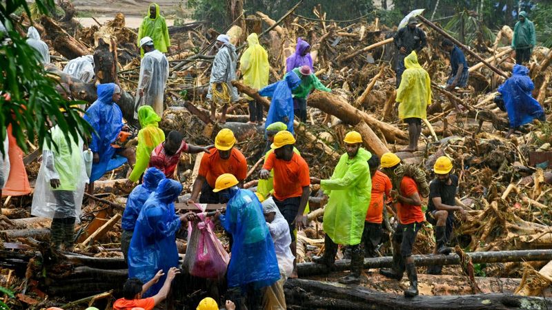 Mehr als 100 Tote durch Erdrutsche in Indien