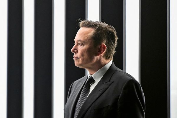 Musk-l-st-Teslas-Supercomputer-Team-auf