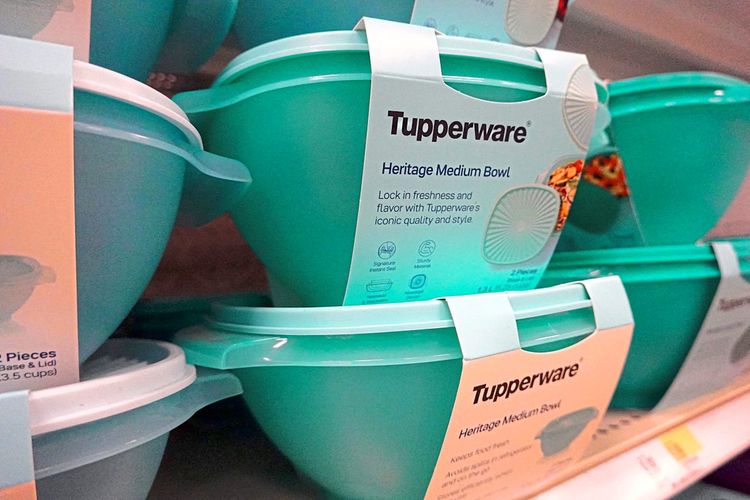Preisreduzierte Tupperware-Produkte in einem Einzelhandelsgeschäft in Chicago, Illinois.