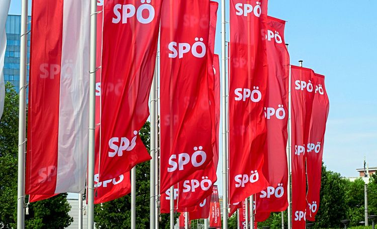 Rote SPÖ Flaggen