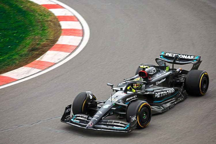 Mercedes, Lewis Hamilton.