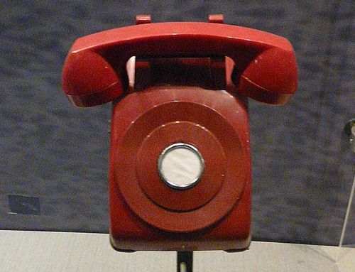 1363754347749-rotestelefon.jpg
