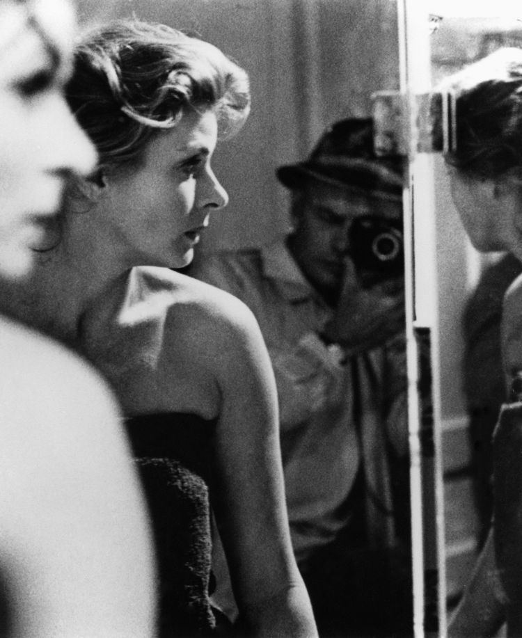 Ein weiteres bekanntes Selbstporträt Brynners zeigt ihn mit seinem Co-Star Ingrid Bergman am Set von 