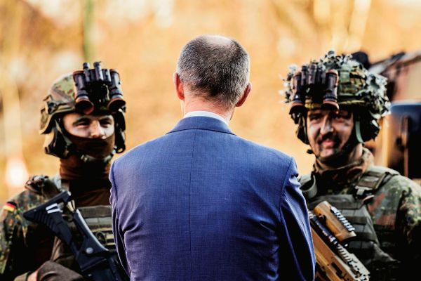 L-nger-ins-Ausland-nur-mit-Okay-der-Bundeswehr-Neuerliche-Wehrpflichtdebatte-in-Deutschland