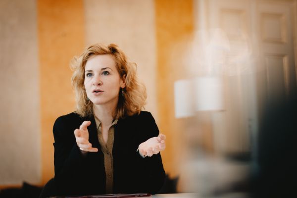 Straffreiheit-trotz-Dick-Pics-Viele-L-cken-im-Kampf-gegen-digitale-Gewalt-an-Frauen