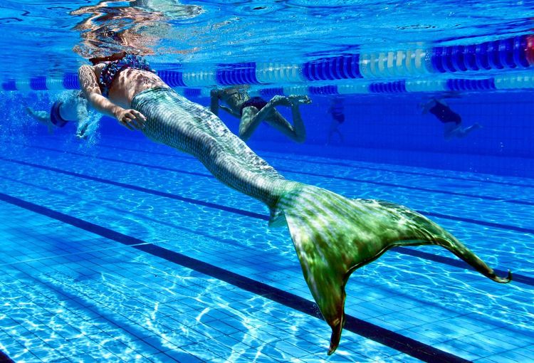 Kinder Mädchen Mermaid Flippers Monoflosse Schwimmen Kostüme Zug Flossen 