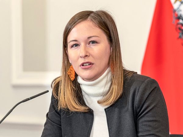 ministerin-plakolm-hat-geheiratet-und-hei-t-nun-bauer