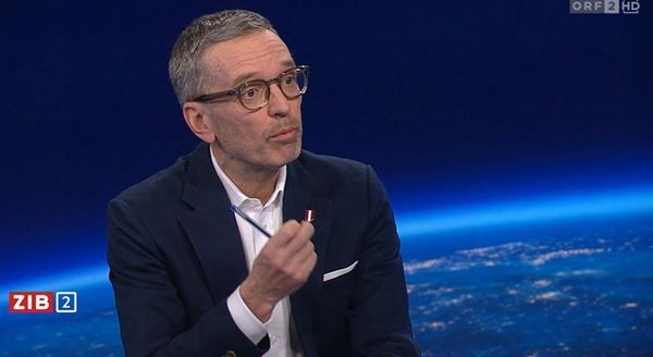 Vielredner-Kickl-und-sein-seltener-ZiB-2-Besuch-mit-eisernem-Besen-