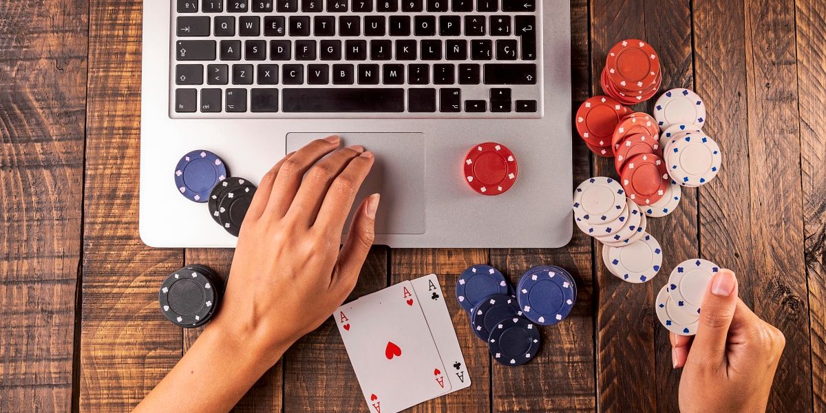Illegales Online-Casino will Spielverluste nicht zurückzahlen – jetzt klagt eine Frau die zuständige Bank